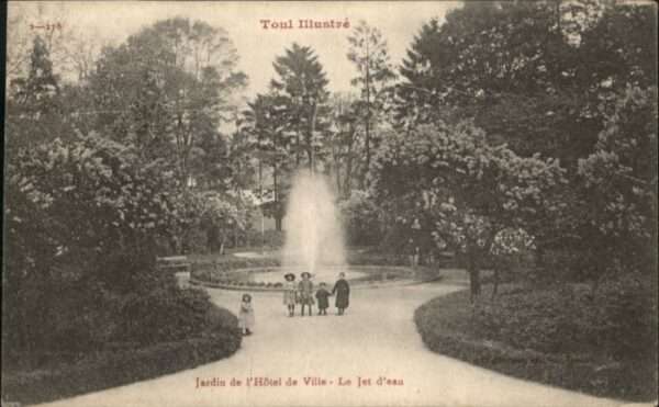 Toul 54 Toul Jardin de l_Hotel Jet d_eau