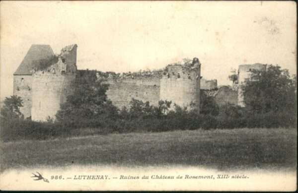 Luthenay-Uxeloup Ruines du Chateau de Rosemont