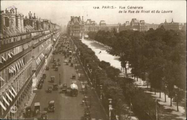 Paris Rue de Rivoli Louvre