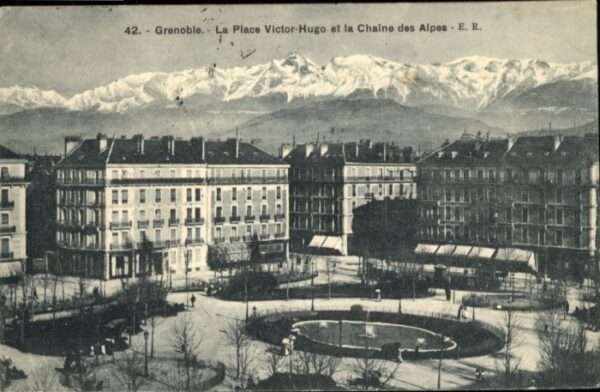 Grenoble Place Victor-Hugo Chaine Alpes