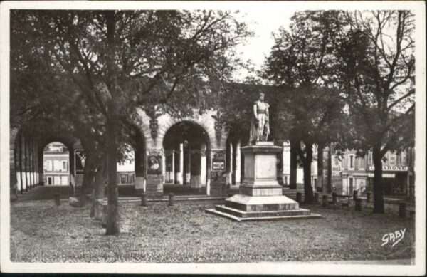Auch Statue  Place Jean David