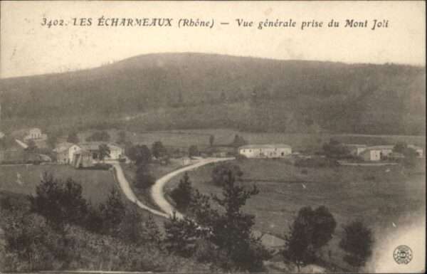 Poule-les-Echarmeaux Les_Echarmeaux Rhone Mont Joli