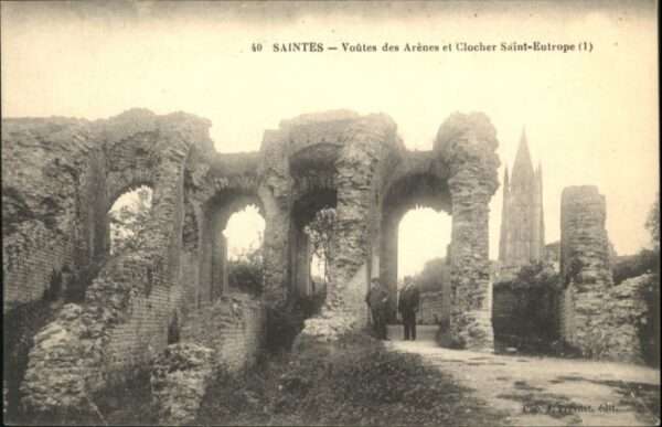 Saintes Voutes Arenes Clocher Saint-Eutrope