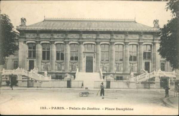 Paris Palais de Justice Place Dauphine