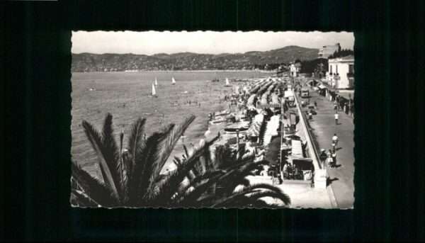 Juan-les-Pins Antibes 06 Juan-les-Pins Place du Grand Pin Promen
