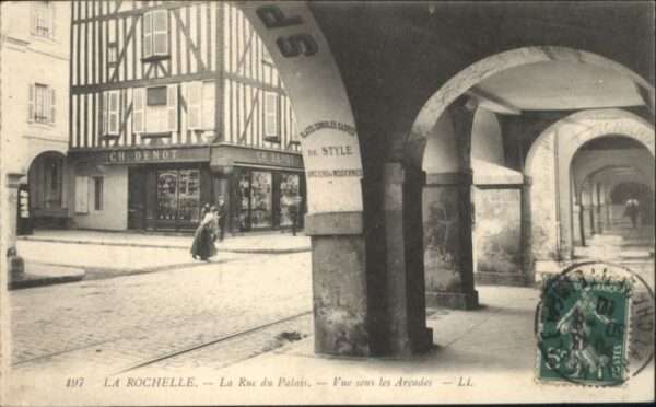 La Rochelle Charente-Maritime La_Rochelle la rue du Palais
