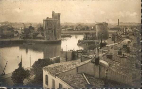 La Rochelle Charente-Maritime La_Rochelle Tours de la Chaine et de Sa