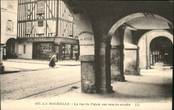 La Rochelle Charente-Maritime La_Rochelle la rue du Palais