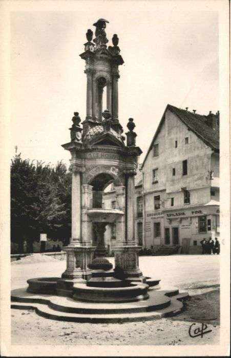 Autun la Fontaine Saint Lazare