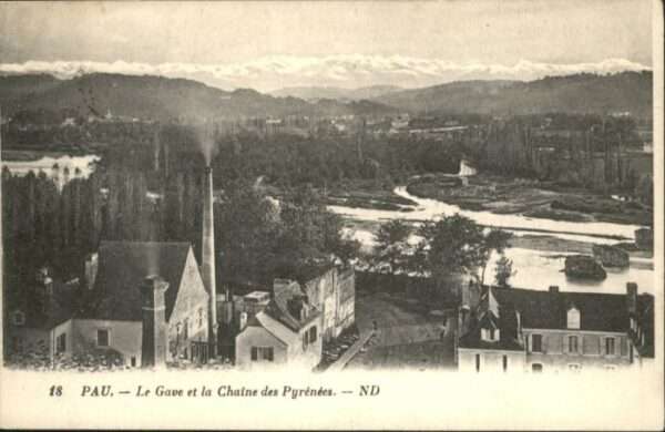 Pau 64 Pau le Gave la Chaine des Pyrenees