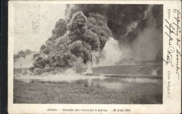 Anvers Antwerpen Anvers Incendie des reservoirs a petrol