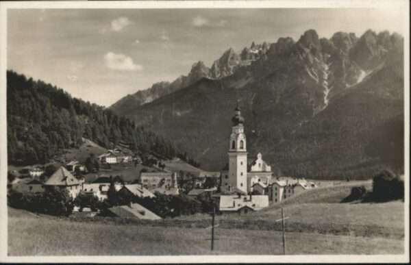 Dobbiaco Pustertal Suedtirol Kirche