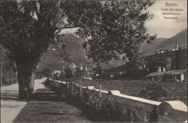 Bozen Suedtirol Bozen Wassermauer Promenade