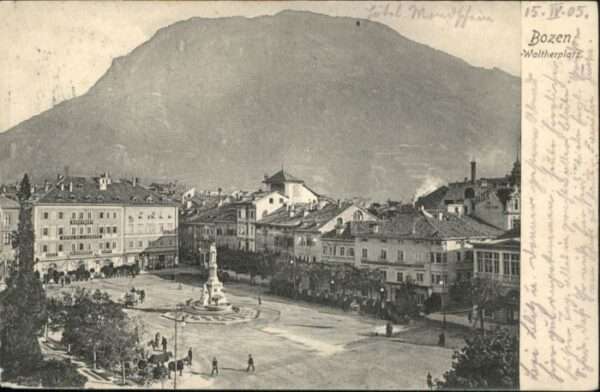 Bozen Suedtirol Bozen Waltherplatz Statue