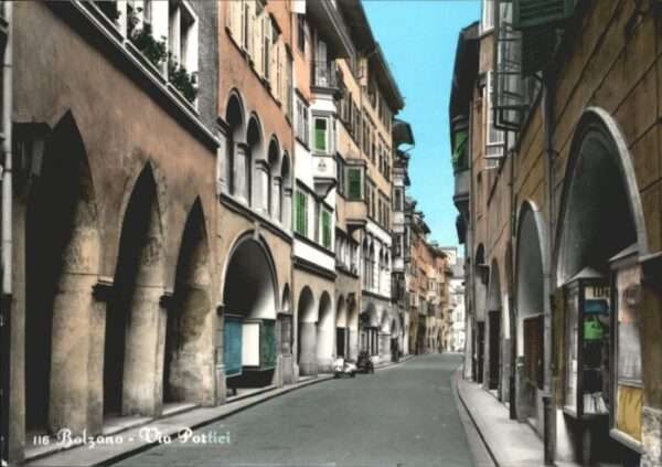 Bozen Suedtirol Bozen Laubenstrasse