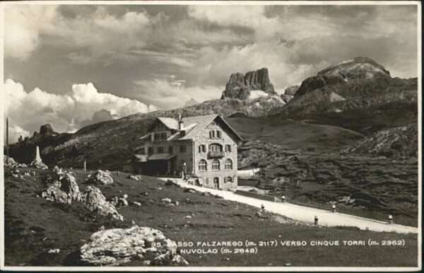 Passo Falzarego Cinque Torri Nuvolao