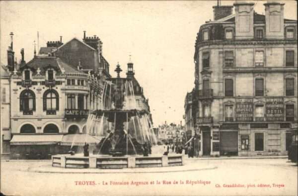 Troyes la Fontaine Argence la Rue de la Republ