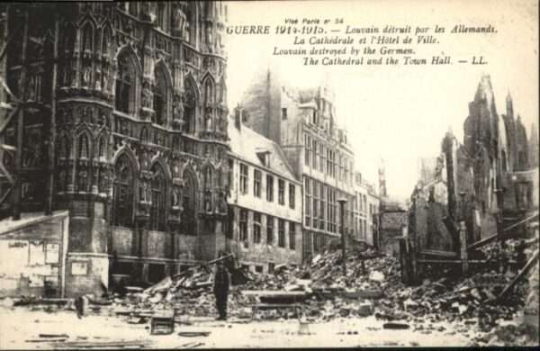 Louvain Flandre Louvain Cathedrale Hotel de Ville Zerst