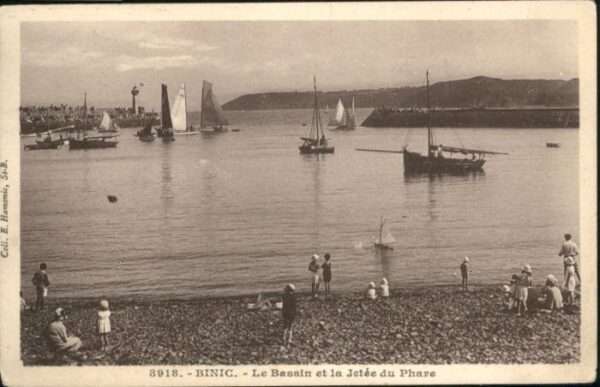 Binic Cotes d Armor Bassin Jetee Phare