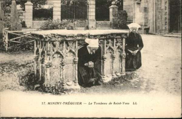 Minihy-Treguier Tombeau Saint-Yves