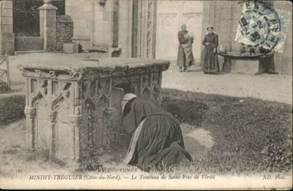 Minihy-Treguier Tombeau Saint-Yves