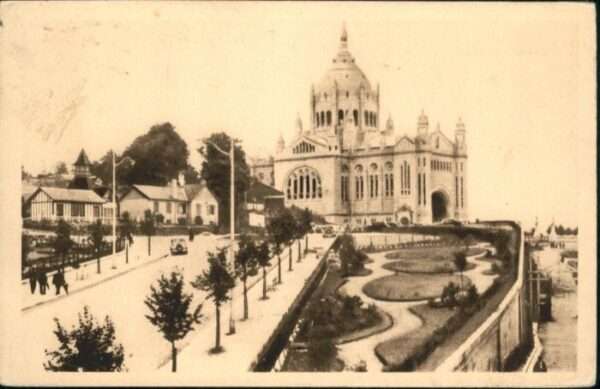 Lisieux Avenue Ste. Therese Basilique