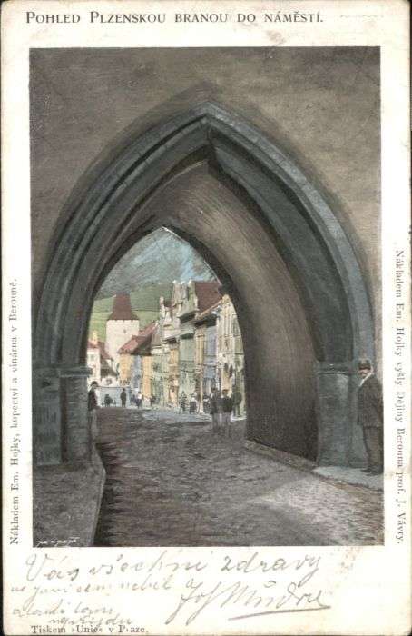 Beroun Pohled Plzenskou Branou do Namesti