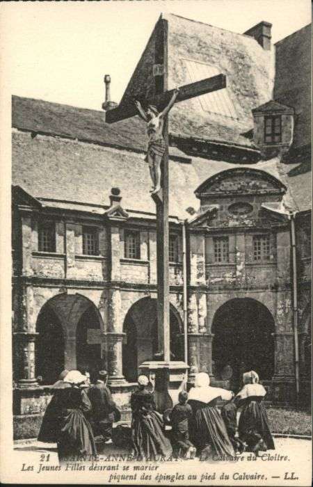 Sainte-Anne-d Auray Calvaire Cloitre
