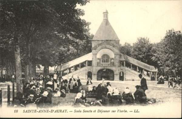 Sainte-Anne-d Auray Scala Sancta Dejeuner l_Herbe