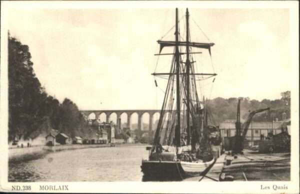 Morlaix Quai Schiff