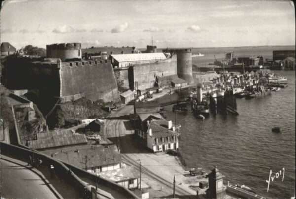 Brest 29 Brest Chateau l'avant Port