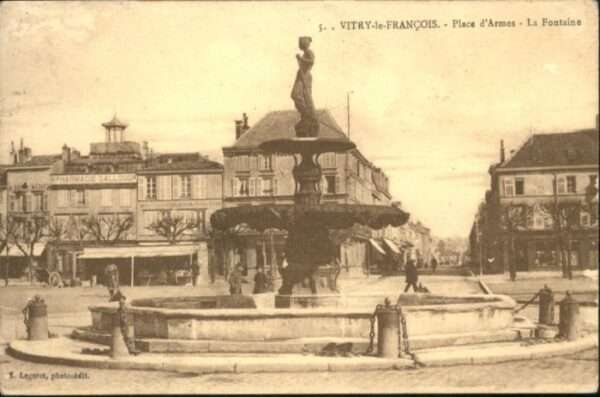 Vitry-le-Francois Place d_Armes Fontaine
