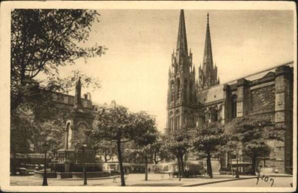 Clermont-Ferrand Cathedrale Notre-Dame Place Victoire