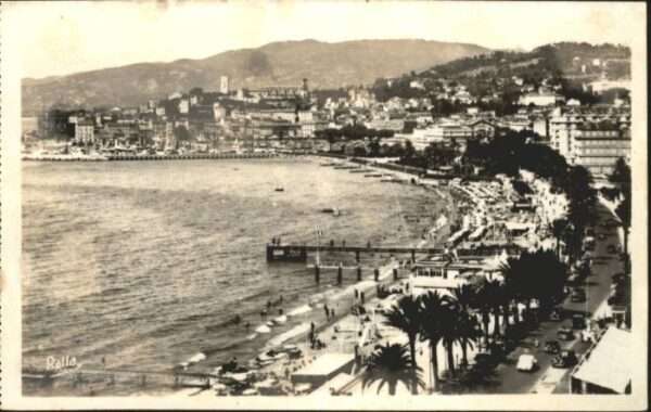 Cannes Alpes-Maritimes Cannes Plage Croisette Suquet