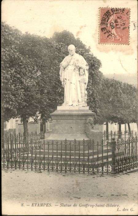 Etampes Statue Geoffroy-Saint-Hilaire