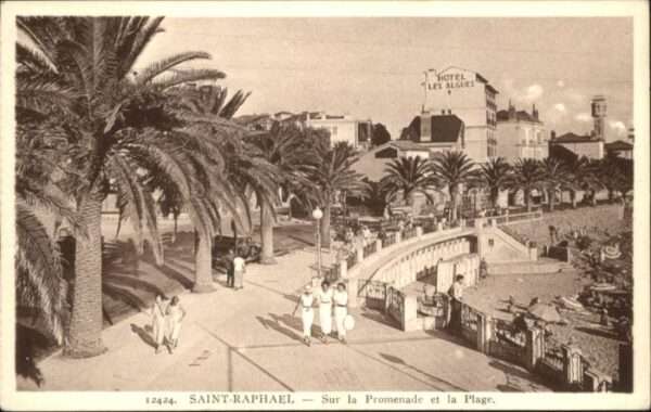 Saint-Raphael Var Saint-Raphael Promenade Plage
