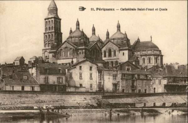 Perigueux Cathedrale Saint-Front Quai