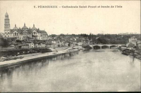 Perigueux Cathedrale Saint-Front Bords L_Isle