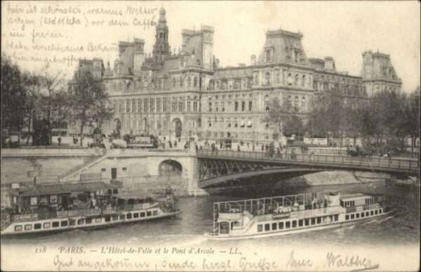 Paris Pont Arcole Hotel de Ville Schiff