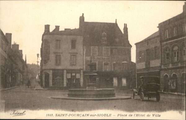 Saint-Pourcain-sur-Sioule Place Hotel de Ville