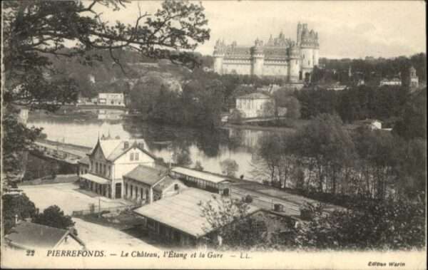 Pierrefonds Chateau Etang Gare Bahnhof