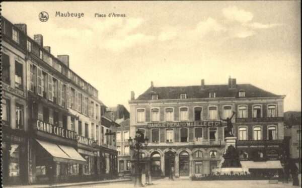 Maubeuge Place Armes Banque Cafe Louis