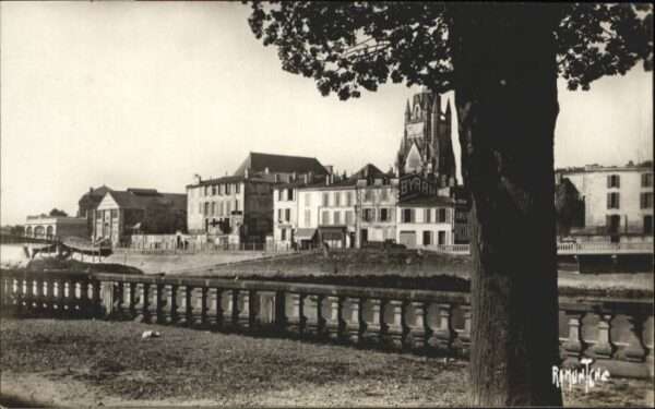 Saintes Quai Charente
