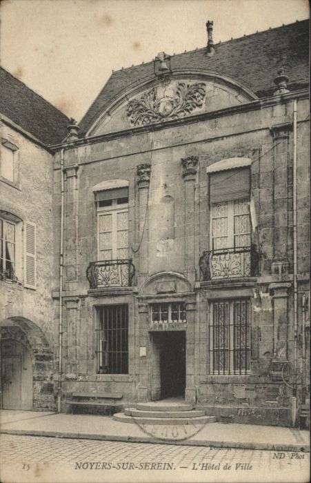 Noyers-sur-Serein Hotel de Ville