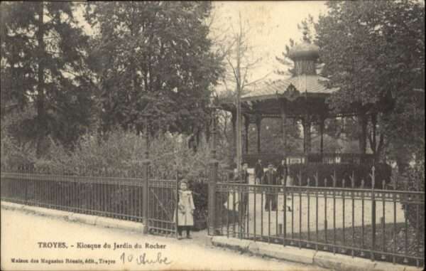Troyes Kiosque Jardin Rocher