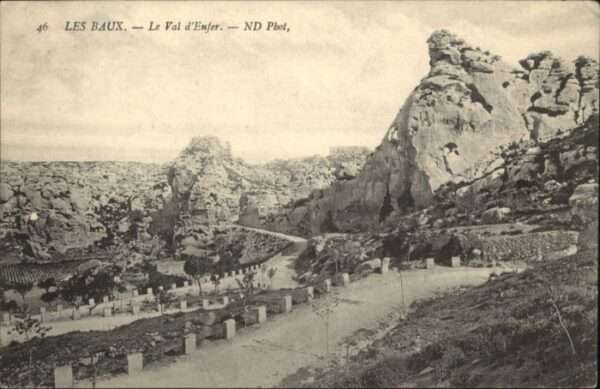 Les Baux-de-Provence Les Baux Val d_Enfer