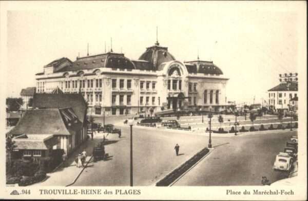 Trouville Reine Plages Place Marechal-Foch
