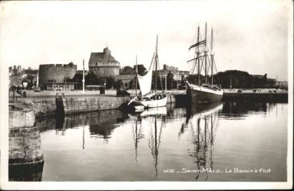 Saint-Malo 35 Saint-Malo Bassin Flot Segelschiff