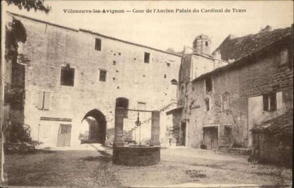 Villeneuve-les-Avignon Cour Palais Cardinal Turin