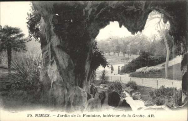 Nimes Jardin Fontaine Grotte